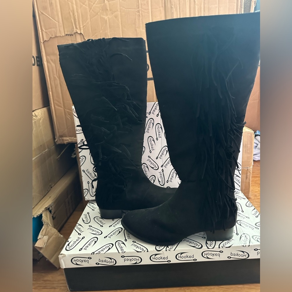 Hooked Womens Frye Fringe Zip up Boots in Black New in Box